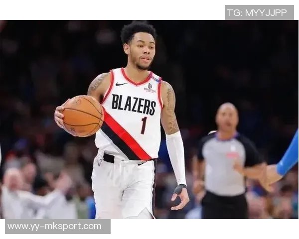 杰伦布朗盛赞安芬尼西蒙斯本赛季精彩表现展现无与伦比的实力