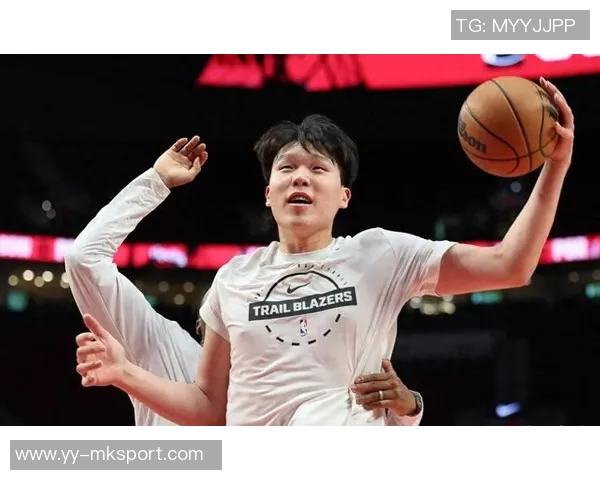 杨瀚森赛季表现波动明显连续三场未上场引发关注与讨论