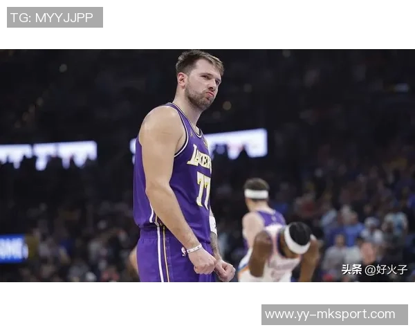 字母哥助蒂耶罗获得比赛用球詹姆斯为其点赞裁判为何纠结不已 字母哥助蒂耶罗获得比赛用球詹姆斯为其点赞裁判为何纠结不已