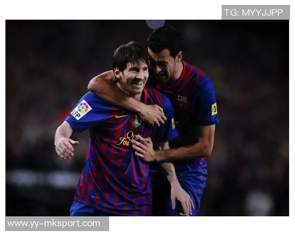 布斯克茨精准直塞助攻梅西单刀机会遗憾打偏错失良机