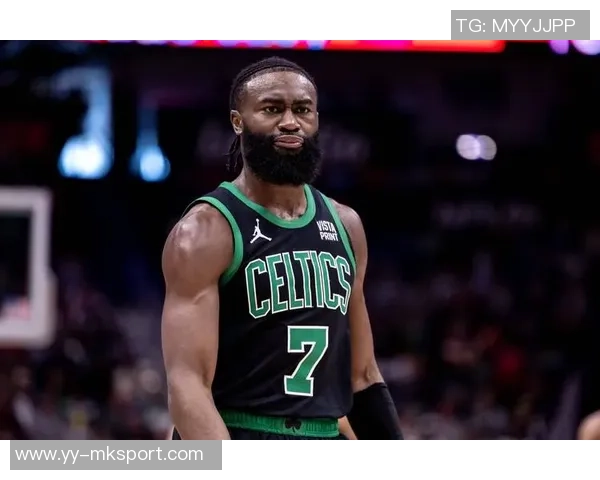 杰伦布朗高效表现三分球火力全开助力球队获胜