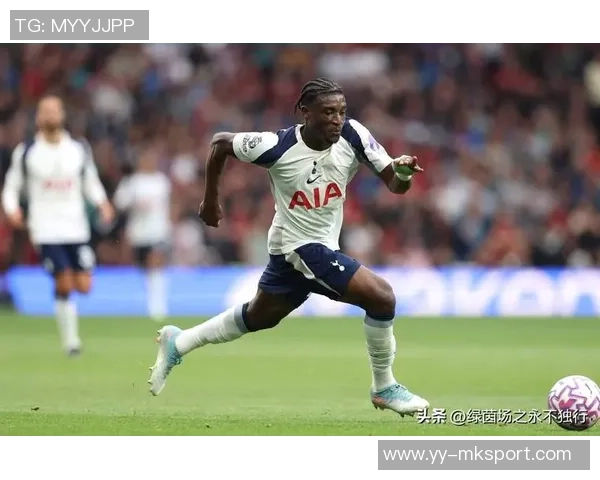 弗兰克盛赞西蒙斯表现出色并对特尔和库杜斯的进球感到欣喜 弗兰克盛赞西蒙斯表现出色并对特尔和库杜斯的进球感到欣喜