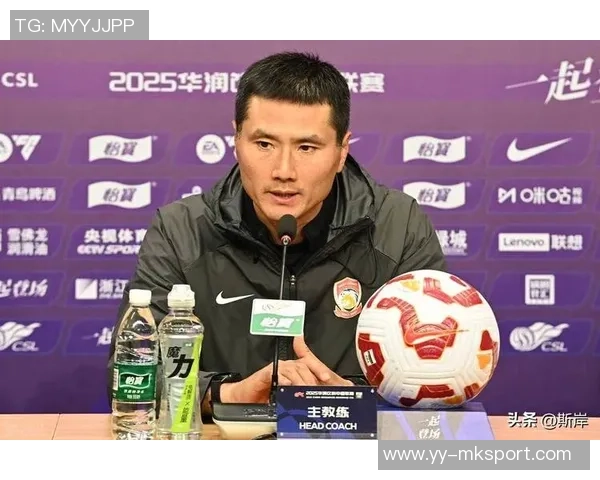 新一届国足今日下午正式开启新年首训邵佳一亲自为球员示范技战术