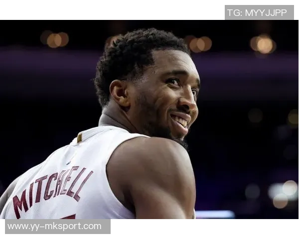 米切尔半场表现抢眼13投6中并罚球8中7砍下21分7篮板3助攻2抢断